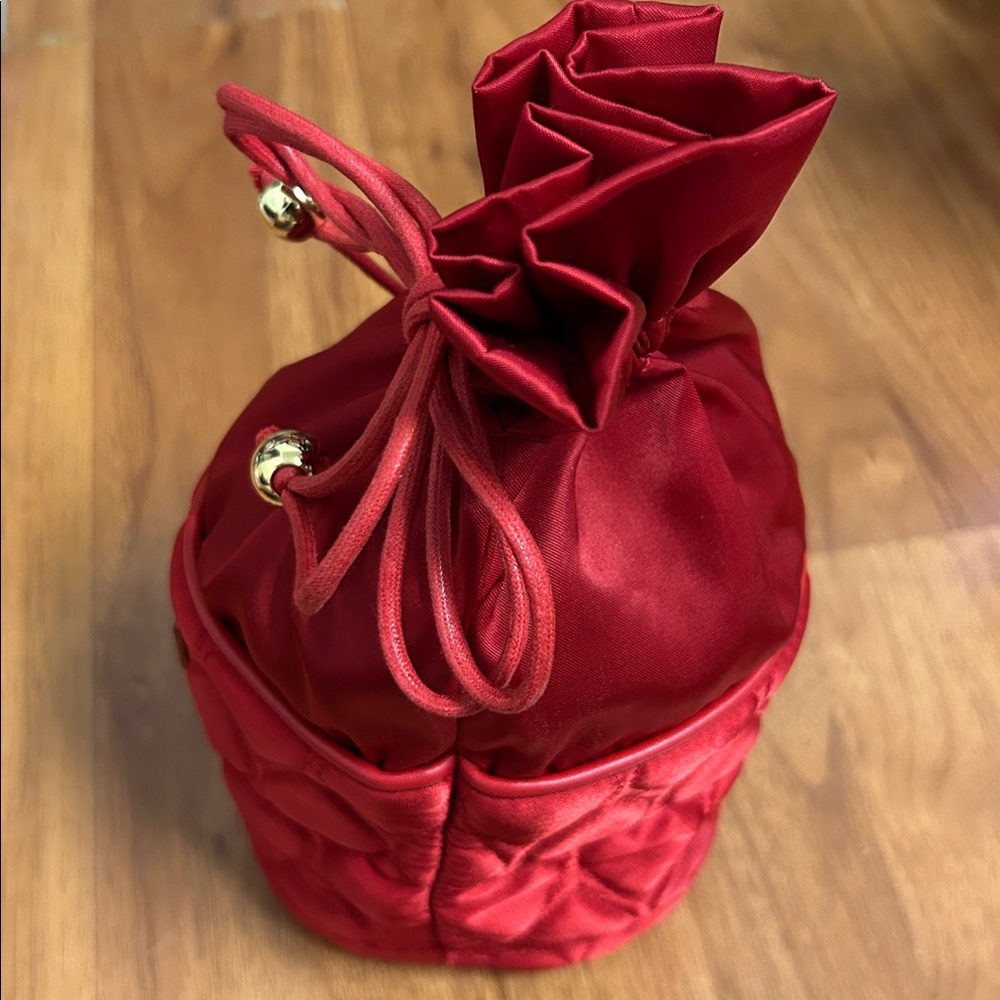 NWOT Authentic Moschino Red Heart Quilted Drawstring Bag - Picture 16 of 16